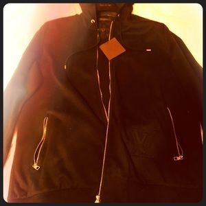 LV zip-up men’s Sweater. size L